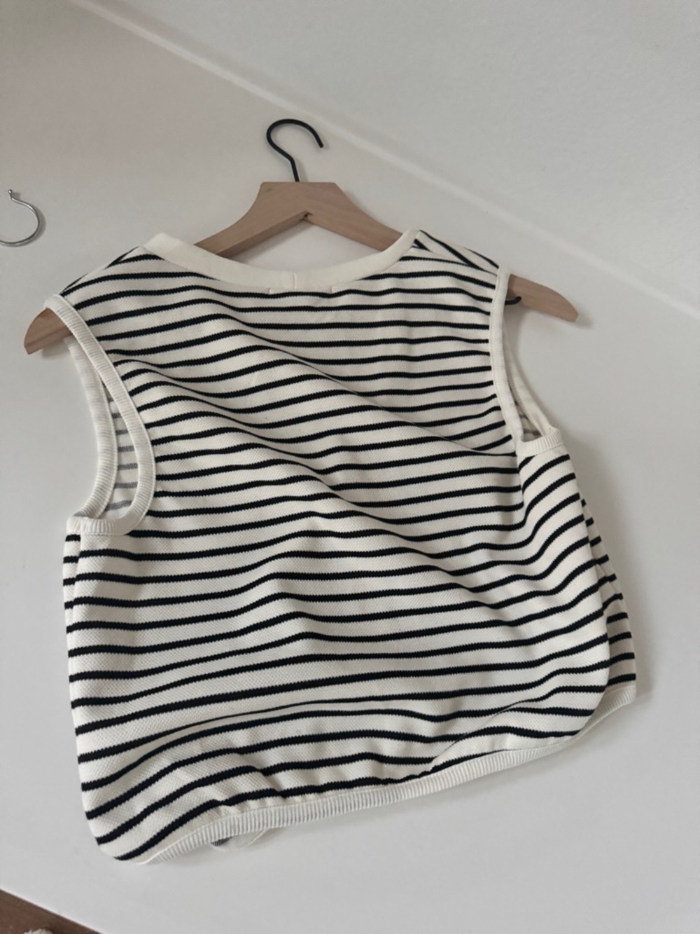 Striped Sleeveless Button-Front Cardigan Vest - Black & White - Picture 3 of 3